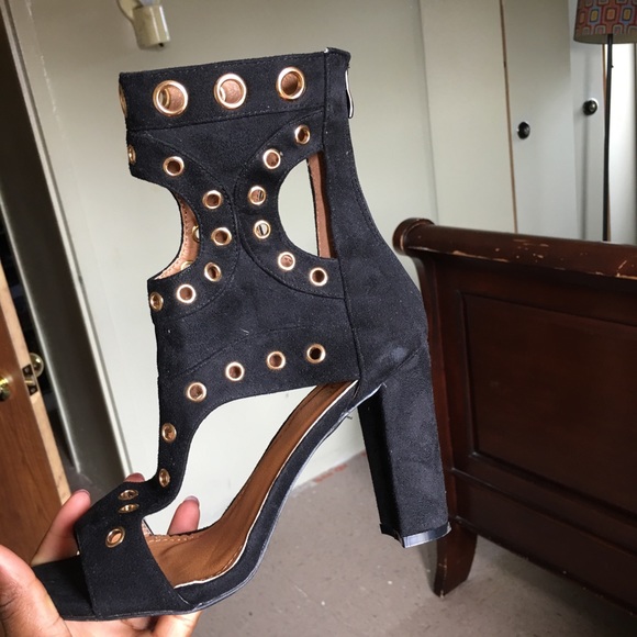 Black heels - Picture 2 of 5